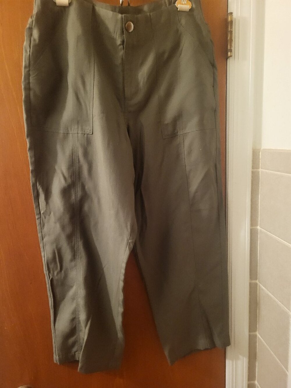 christopher & banks utility or barrel-leg capris (nwt) (Size 6)
